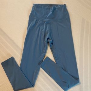 lululemon Align™ High-Rise Crop 23"
{new & like new} leggings size 2